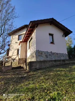 a small white house on top of a hill at Casas Altas VGB in Villa General Belgrano