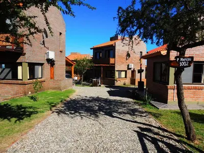 a house with a street sign on a driveway at Complejo los Espinillos de Merlo in Merlo