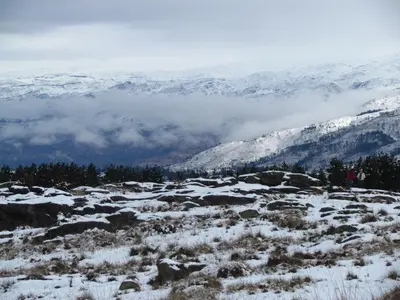 a snowy mountain with snow covered mountains in the background at SUITES ALITHUÉ in La Cumbrecita