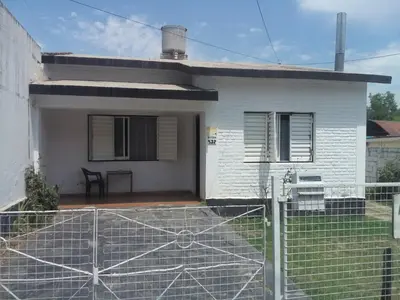 a white house with a fence in front of it at Rocio de Luna in Mina Clavero