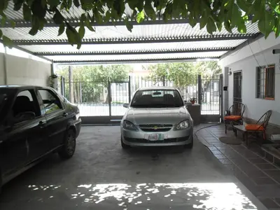 a car parked in a parking lot next to a house at Departamento El Nogal in Alta Gracia