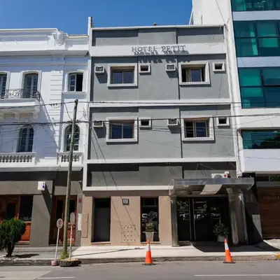 Hotel Petit