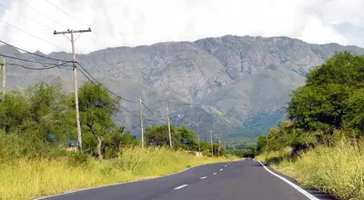an empty road with mountains in the background at La Casa de Don Pepe in Villa de Las Rosas