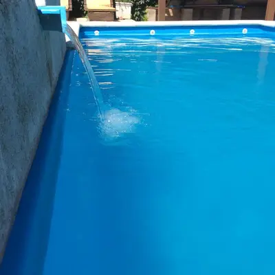 a person in a pool with a water fountain at Robinson Apartamentos SOLO FAMILIAS in Villa Carlos Paz
