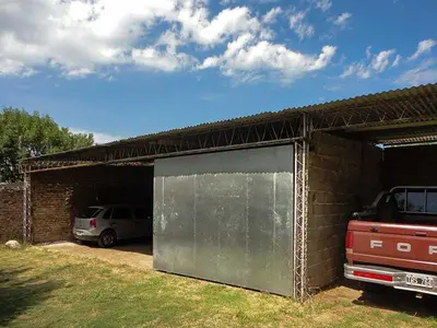 a garage with a car parked inside of it at Residencial Ariand in Santa Rosa de Calamuchita