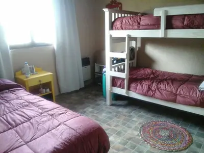 a bedroom with two bunk beds and a window at Gran Cabaña en Villa Yacanto in Villa Yacanto