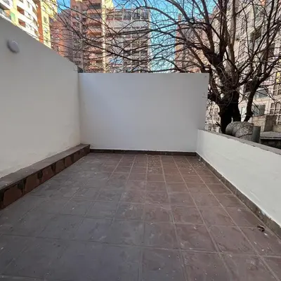 a room with a white wall and a tile floor at Edificio Torre Agora in Cordoba