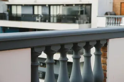 a balcony railing with a building in the background at 4 PERSONAS A 150 Mts SANATORIO ALLENDE in Cordoba