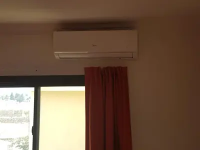 a ceiling fan in a room with a window at LOS ANDES Departamentos in Villa Carlos Paz