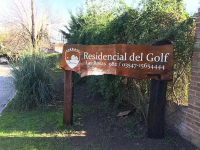 a sign for a residential delphi golf course at Residencial del Golf in Alta Gracia
