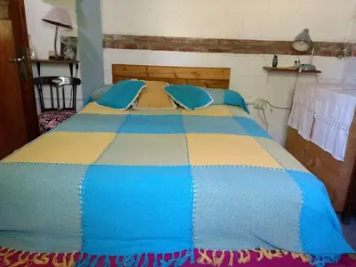 a blue and yellow bed in a room at Aike Cabañas de Montaña in San Clemente