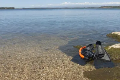 a kayak on the shore of a body of water at Lo de Lily in Embalse