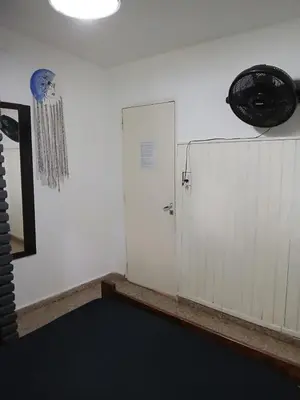 a room with a white door and a window at Hostel El Refugio de Las Aves in Santa Rosa de Calamuchita