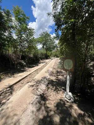 a dirt road with a sign on the side at Casita siempre verde in Los Hornillos