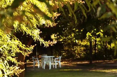 a table and chairs sitting in the grass at Villa Leandro in Mina Clavero