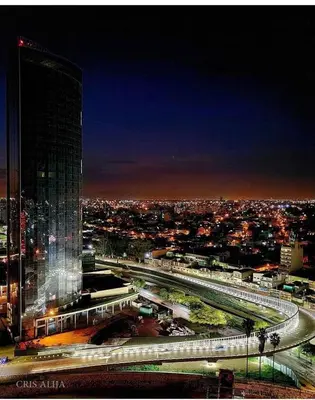 a city skyline at night with a tall building at Departamento Premiun En Zona Centro in Cordoba