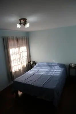 a bedroom with a blue bed and a window at Espectacular casa in Cordoba