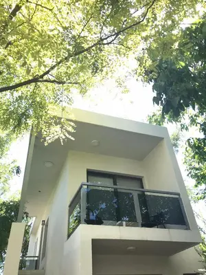 a house with a large window on the side of it at BOULEVARD departamentos in Mina Clavero