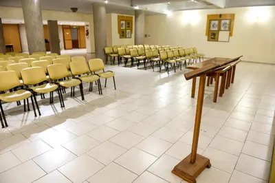 a room with rows of chairs and a wooden table at Hotel Sussex in Cordoba