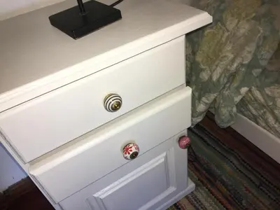 a white dresser with two drawers at La casita en la Juni in San Javier