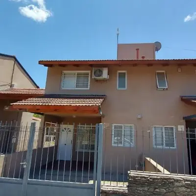 Duplex a mts del Rio con Aire Acond