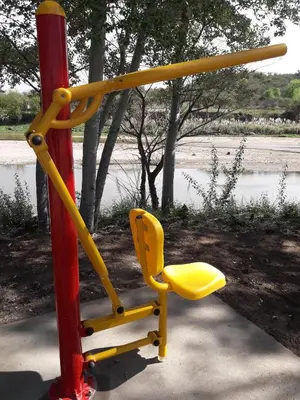 a yellow chair sitting next to a pole at Atahualpa mi Posada in Mina Clavero