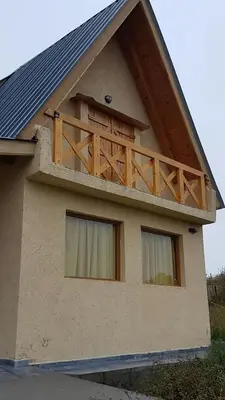 a house with a balcony on the side of it at Brujas in Los Reartes