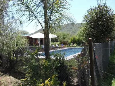 a yard with a fence and a swimming pool at CABAÑAS LOS COCKERS in Villa General Belgrano