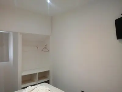 a room with a bed and a closet at Hotel Bialet Massé in Bialet Massé