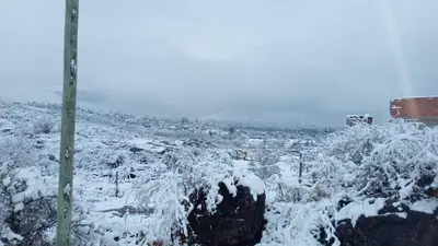 a field covered in snow with a mountain in the background at Cabañas La Rústica in Bialet Massé