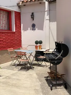 a patio with a table and chairs and a grill at Departamentos Centricos Carlos Paz in Villa Carlos Paz