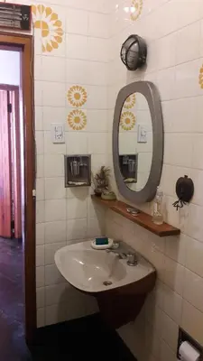 a bathroom with a sink and a mirror at Homero y Martín Coronado in Villa Carlos Paz