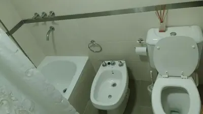 a bathroom with a toilet and a tub and a sink at Constantino Iii in Villa Carlos Paz
