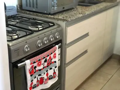 a kitchen with a stove with a towel on the oven at Edificio Tempo in Villa Carlos Paz