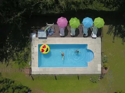 an overhead view of a swimming pool with umbrellas at Cabañas La Herradura in Villa Ciudad Parque