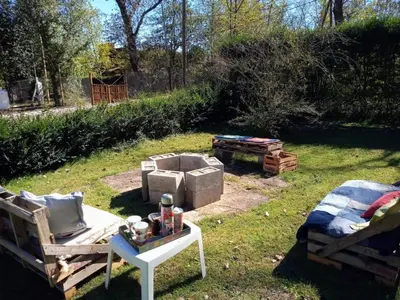 a yard with two chairs and a table and a couch at Cabañas La Herradura in Villa Ciudad Parque