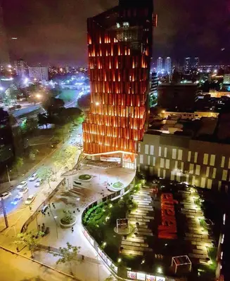 a view of a city at night with a tall building at DEPARTAMENTO SUITE DE LUXE EN EL CENTRO in Cordoba