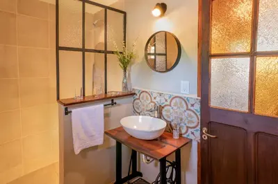 a bathroom with a bowl sink and a mirror at Cabañas La Matera in Los Reartes