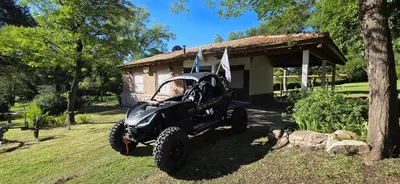 a black jeep parked in front of a house at Hermoso Chalet en Nono in Nono