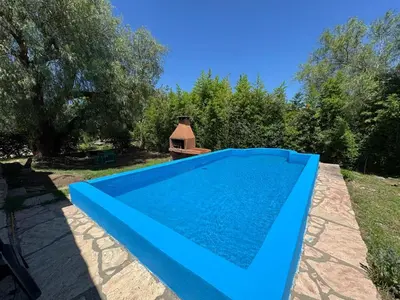 a large blue swimming pool in a yard at CASA PARA 6 PERSONAS MERLO SAN LUIS in Merlo