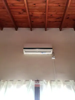 a air conditioner in a room with a ceiling at Mi Refugio in Merlo