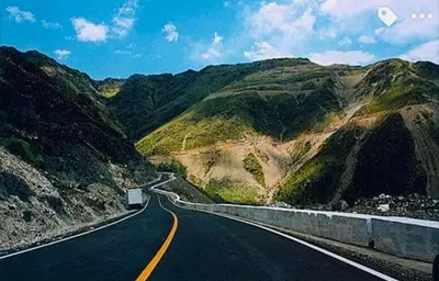 an empty road in the mountains with a view at Mi Refugio in Merlo
