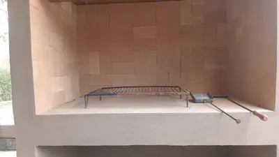 a bench in the corner of a room at Cabañas Kangarú in Santa Rosa de Calamuchita
