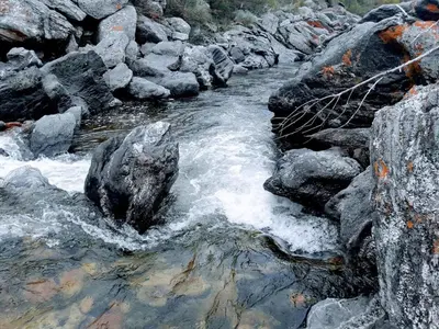 a stream of water with rocks and a net at Terrazas de mayu in Villa Icho Cruz