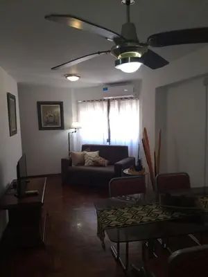 a living room with a couch and a ceiling fan at Excepcional dpto frente a Plaza de la Intendencia in Cordoba