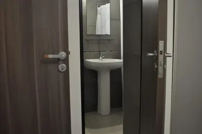a bathroom with a sink and a mirror and a toilet at 37 Intendente Doctor Jaime Gil in Río Cuarto