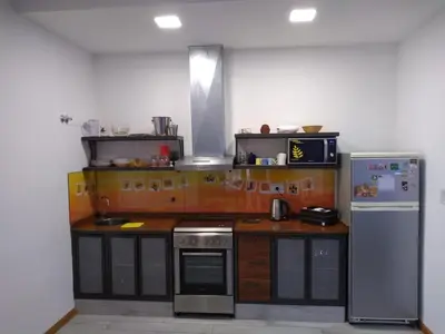 a kitchen with a stove and a refrigerator at Casa confortable in Cordoba