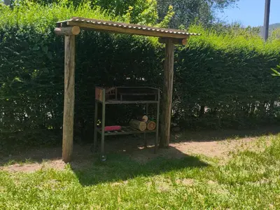 a wooden structure in the grass in a field at La Casa de Elisa in Santa Rosa de Calamuchita