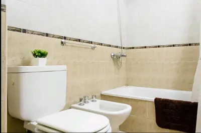 a bathroom with a toilet and a sink and a tub at Tranquilo, comodo y cerca de todo in Cordoba