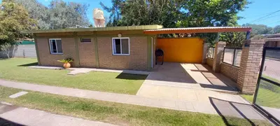 a small brick house with a yellow garage at Santa isabel in Embalse